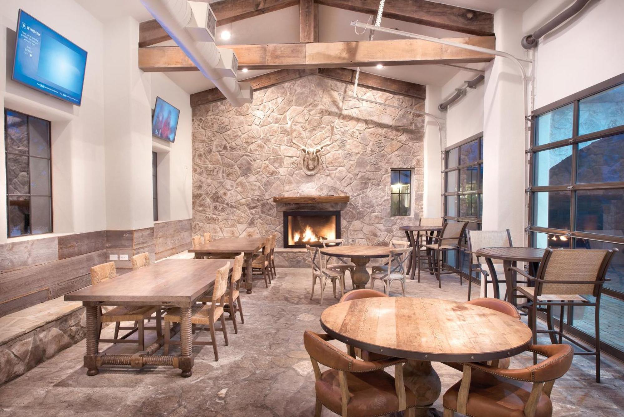 Worldmark Hunt - Stablewood Springs Resort Buitenkant foto